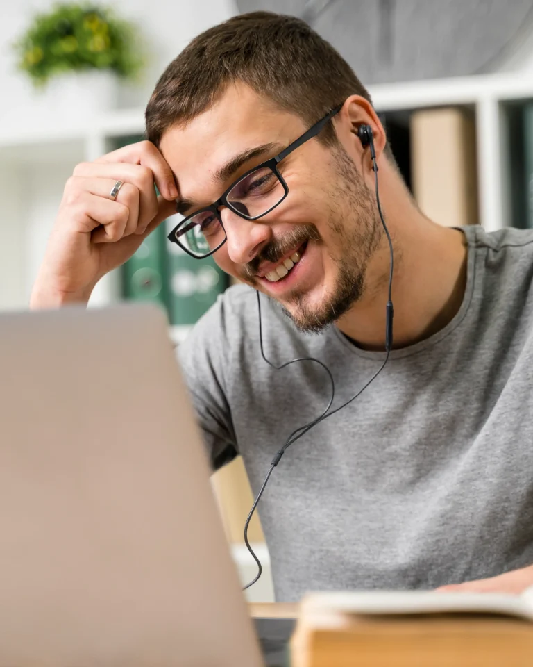 close-up-smiley-guy-with-glasses-headphones